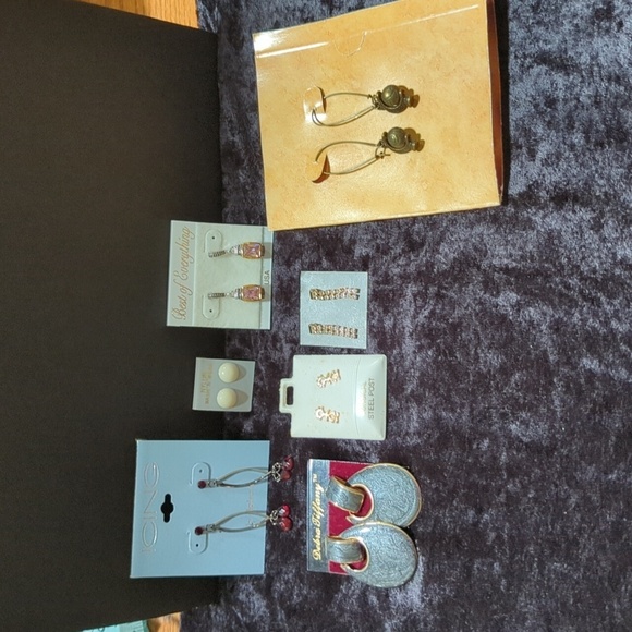 Misc. Brands Set of 7 Fashion Pierced Earrings - New & Used Gold & Silver Tone - Picture 1 of 11
